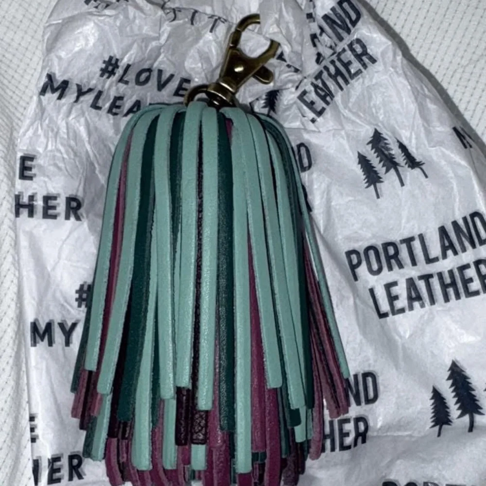Portland leather group green  jumbo tassel brand new - Picture 2 of 2